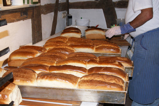 Luffenabbacken beim Backtag auf dem Winser Museumshof