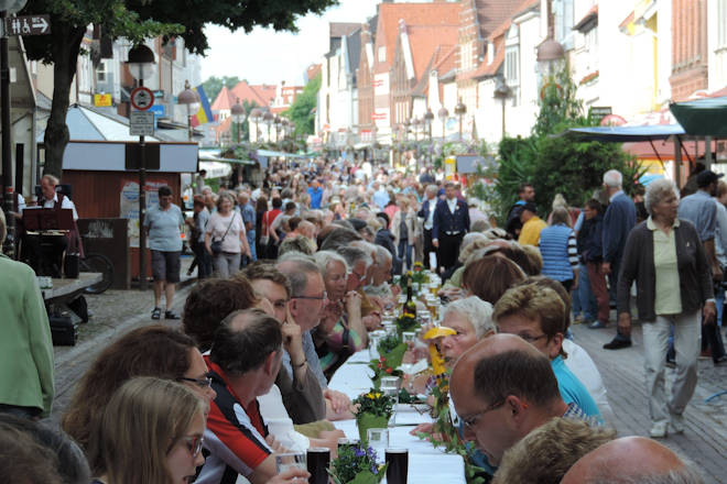 Impressionen vom großen Pellkartoffelessen in Nienburg