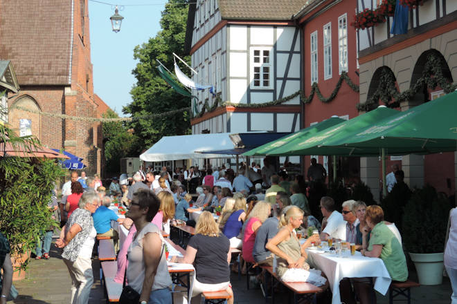 Impressionen vom großen Pellkartoffelessen in Nienburg