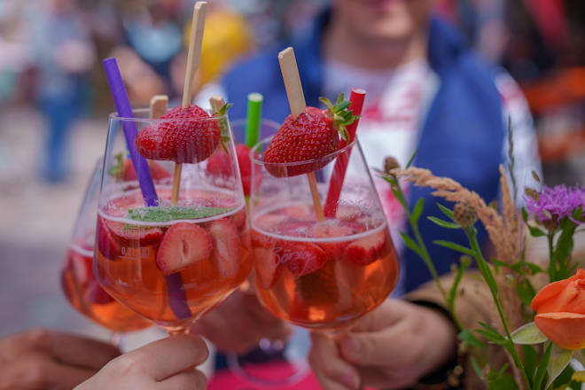 Leckere Erdbeerbowle beim Oberkircher Erdbeerfest.