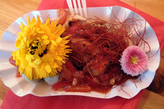 Das Festival der Currywurst in Neuwied lädt mit klassischen und ausgefallenen Kreationen rund um die Currywurst