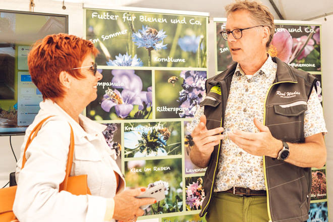 Sprechstunde beim Pflanzenarzt René Wadas bei der Gartenmesse Gartenträume auf der Rennbahn Hoppegarten