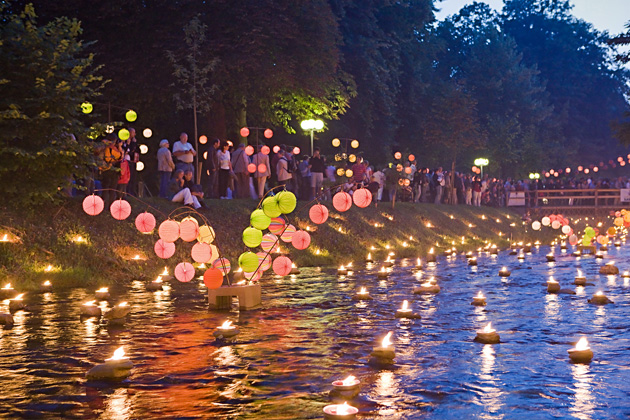 Ein funkelndes Lichtermeer beim großen Lichterfest in Bad Krozingen