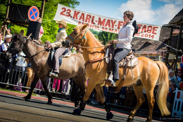 Die Sternreiterparade am Sonntag ist der traditionelle Höhepunkt der Karl-May-Festtage in Radebeul.