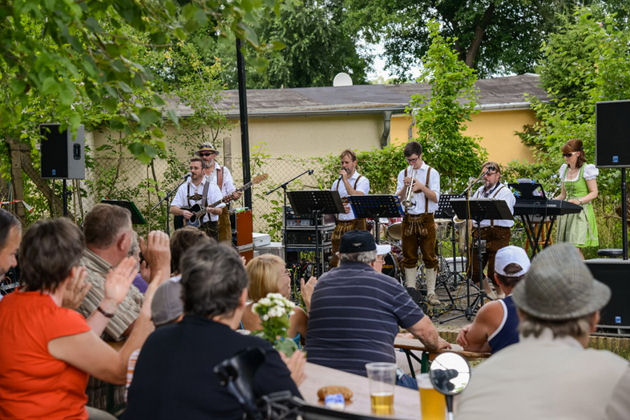Impressionen vom Frühschoppen beim Kirsch- und Ziegelfest in Glindow