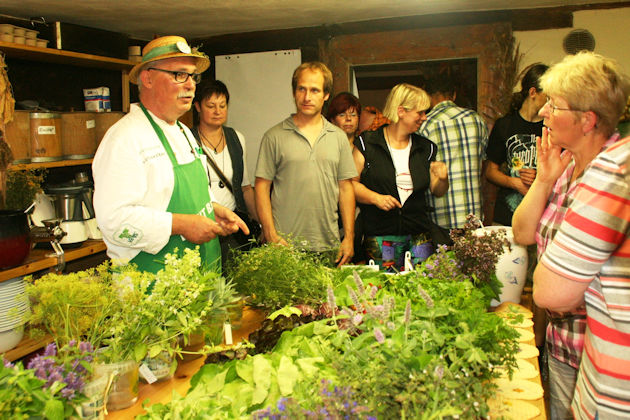 Spreewälder Kräutermanufaktur bei der Langen Nacht der Kunst- und Handwerkshöfe in Burg (Spreewald)