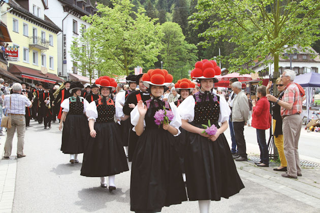 Trachtenumzug beim Schinkenfest in Triberg im Schwarzwald