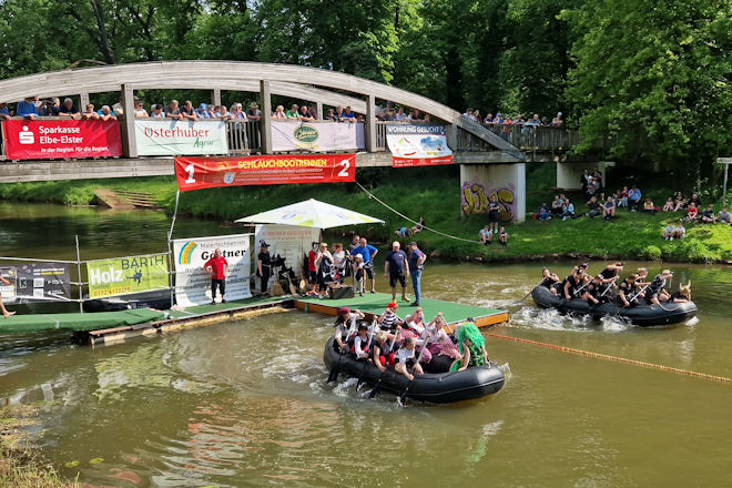Impressionen vom Schlauchbootrennen der Feuerwehren in Bad Liebenwerda