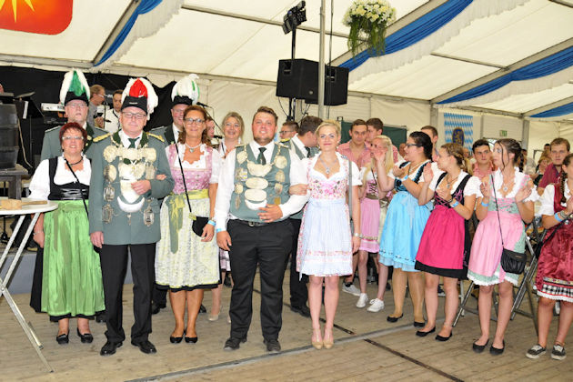 Impressionen von der Wiesn-Party beim Schützen- und Volksfest in Duisburg-Huckingen