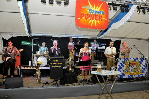 Impressionen von der Wiesn-Party beim Schützen- und Volksfest in Duisburg-Huckingen