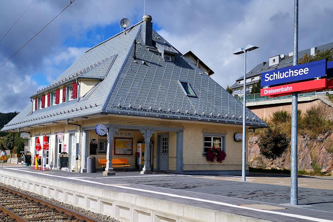 Zum Seenachtsfest in Schluchsee kann man bequem mit dem historischen Dampfzug der 3-Seenbahn anreisen.