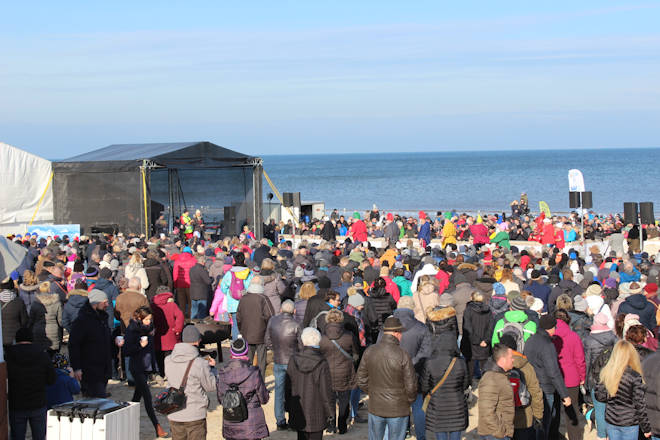 Impressionen vom Winterstrandkorbfest mit Eisbaden in Ahlbeck