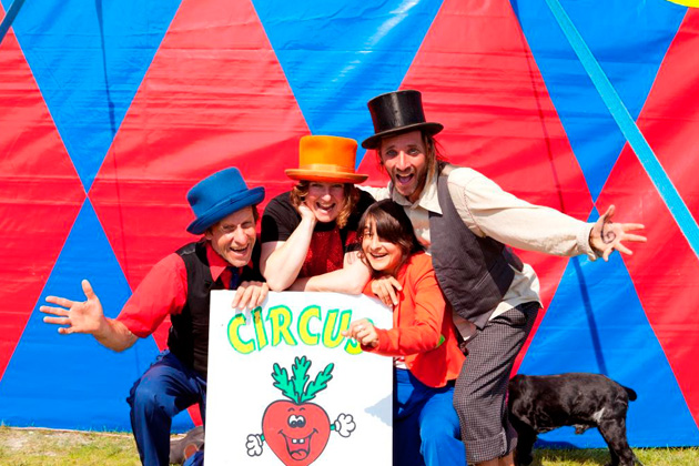 Mitmachzirkus beim Zirkus- und Drachenfest in Tossens